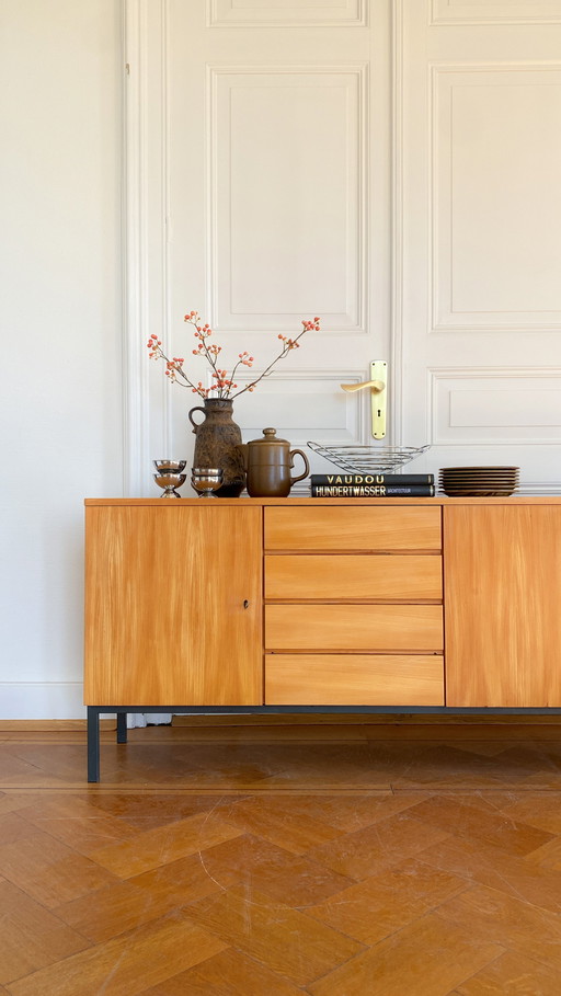 Magnifique buffet en bois clair des années 1960