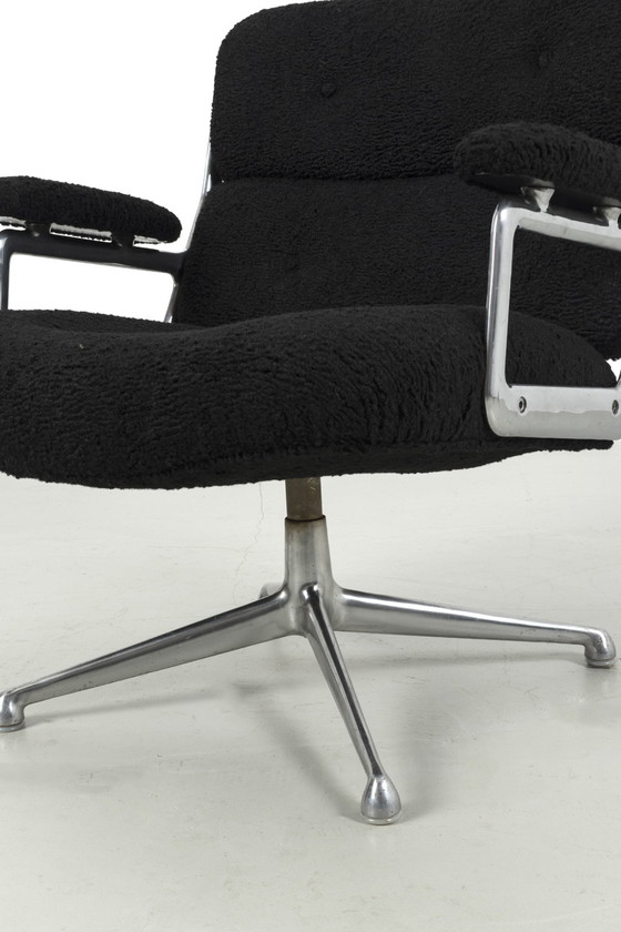 Image 1 of Vintage 'Lobby chair' armchair