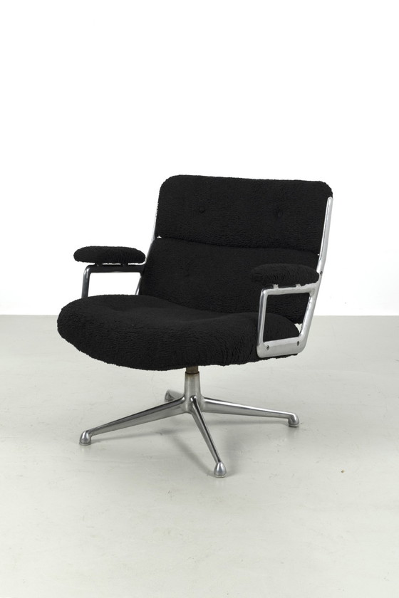 Image 1 of Vintage 'Lobby chair' armchair