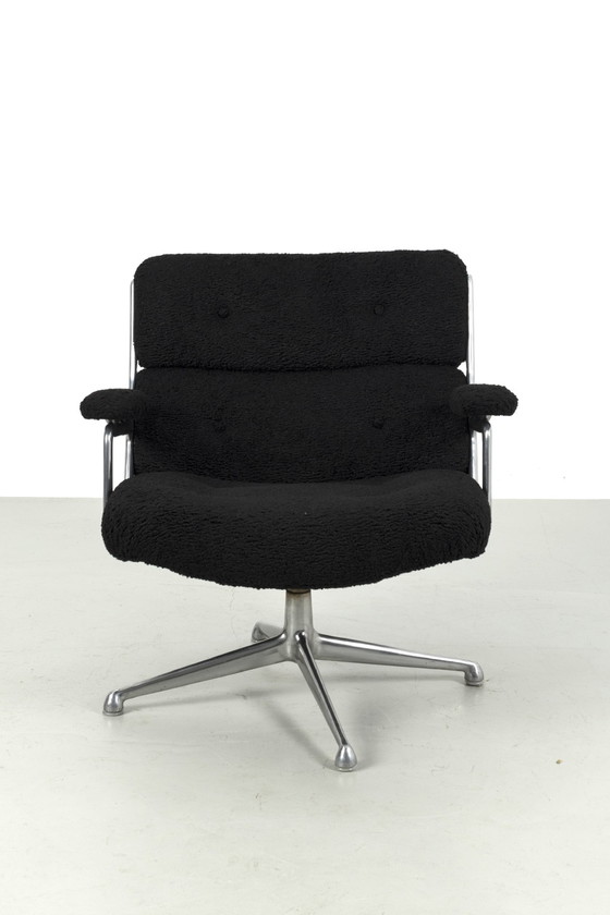 Image 1 of Vintage 'Lobby chair' armchair