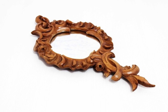 Image 1 of Miroir à main en bois sculpté