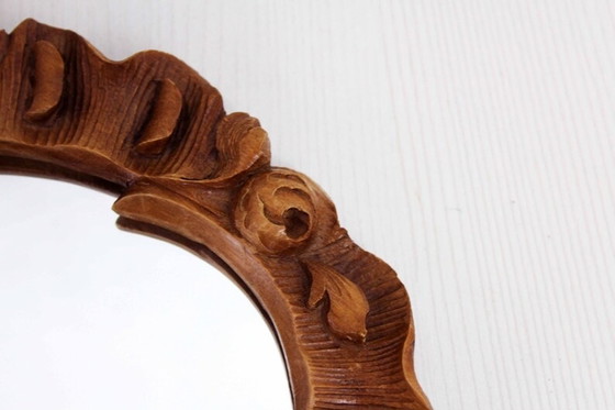 Image 1 of Miroir à main en bois sculpté