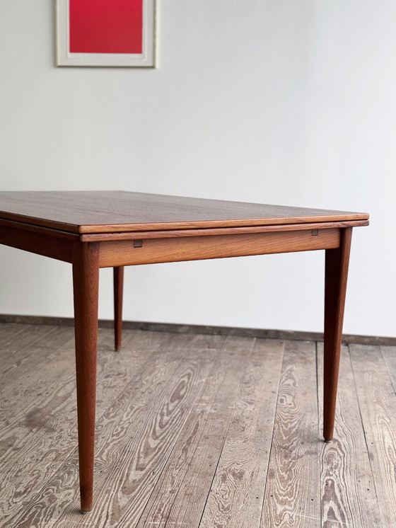 Image 1 of Grande table de salle à manger extensible danoise en teck par Niels O. Møller pour J.L. Møller, années 1950