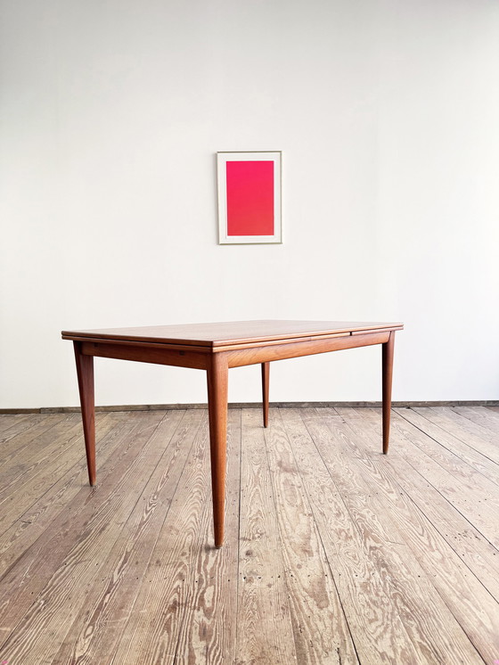 Image 1 of Grande table de salle à manger extensible danoise en teck par Niels O. Møller pour J.L. Møller, années 1950