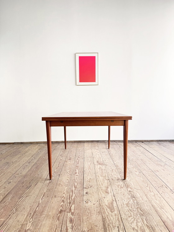 Image 1 of Grande table de salle à manger extensible danoise en teck par Niels O. Møller pour J.L. Møller, années 1950