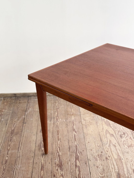 Image 1 of Grande table de salle à manger extensible danoise en teck par Niels O. Møller pour J.L. Møller, années 1950