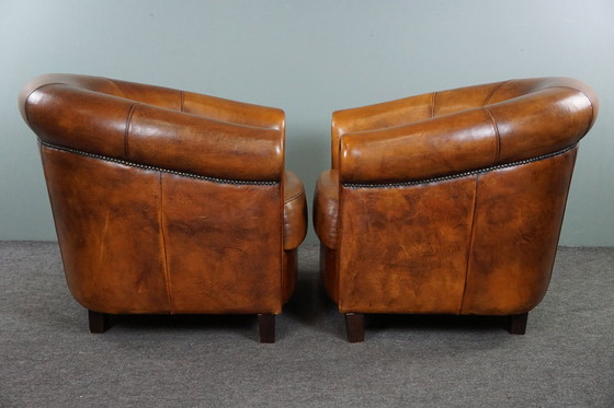 Image 1 of Ensemble de deux fauteuils club en cuir de mouton avec coussins fixes