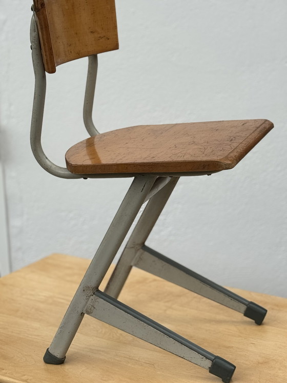 Image 1 of Scrivania e sedia in legno di pino vintage