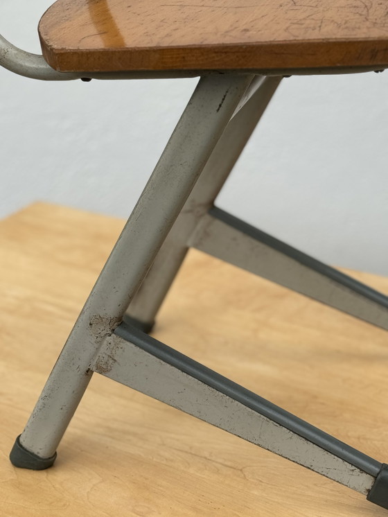 Image 1 of Scrivania e sedia in legno di pino vintage