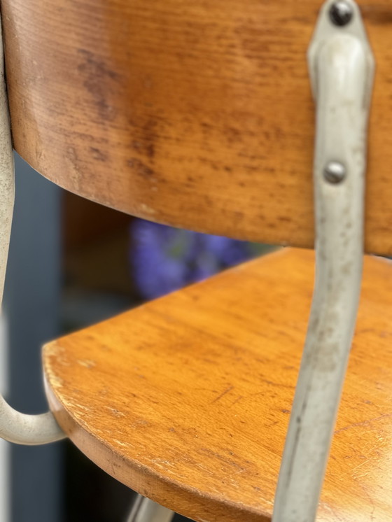 Image 1 of Scrivania e sedia in legno di pino vintage