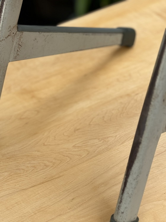 Image 1 of Scrivania e sedia in legno di pino vintage