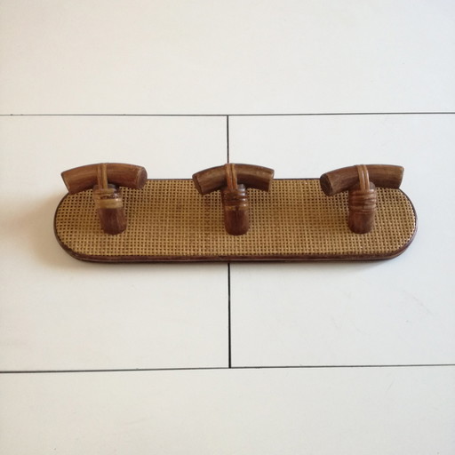 Coat rack with 3 coat hooks in wicker and rattan