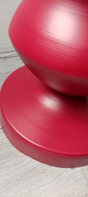 Tavolino laterale in metallo dal design moderno rosso