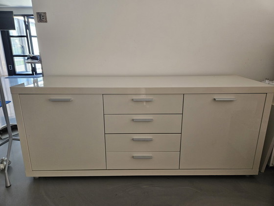 Image 1 of Ebroken dresser white