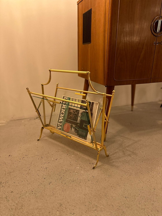 Image 1 of Panier de lecture vintage, porte-revues - laiton, verre