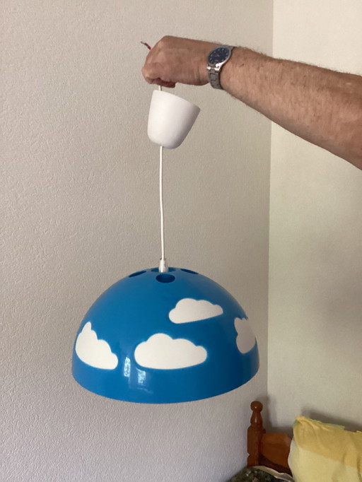 Ikea Skojig lampe nuage bleu par Hendrik Preutz