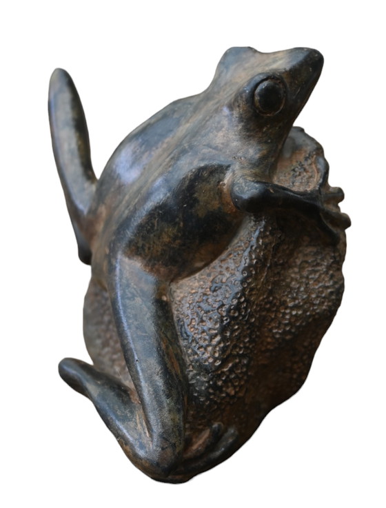 Image 1 of Pierre Chenet - Sculpture en bronze d'une rainette sur pierre