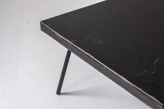 Image 1 of Metal daybed from the 1950s. 