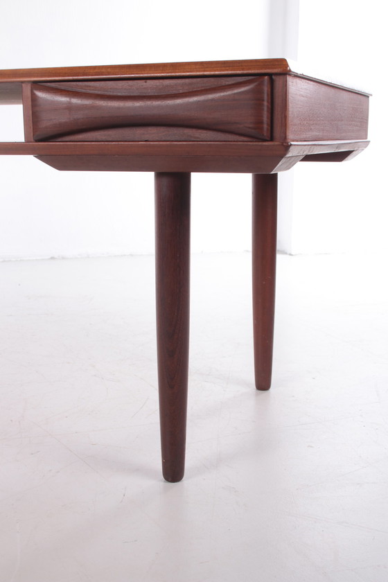 Image 1 of Table basse moderniste danoise en teck fabriquée par Dyrlund, années 1960