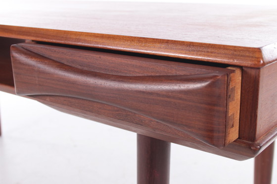 Image 1 of Table basse moderniste danoise en teck fabriquée par Dyrlund, années 1960