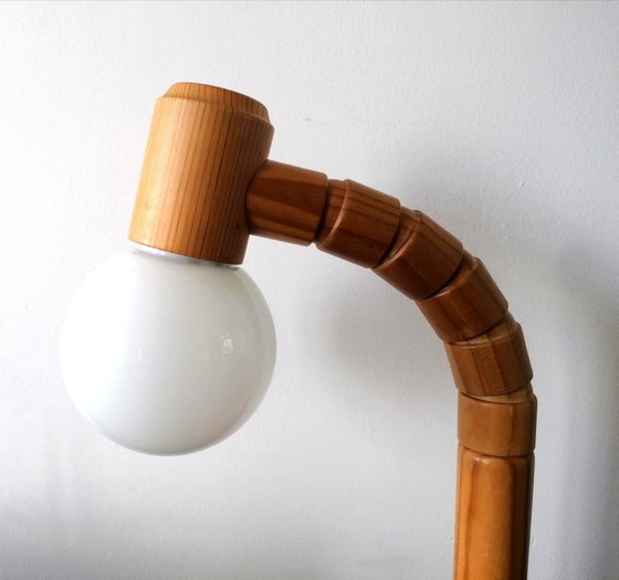 Image 1 of Lampe scandinave articulée en pin et opaline