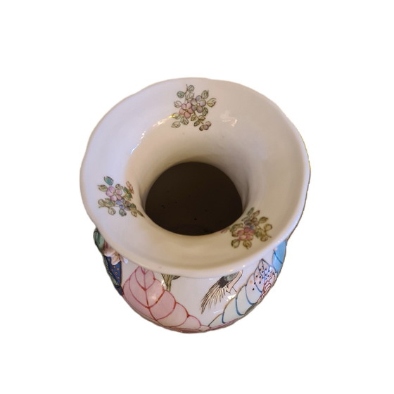Image 1 of Vase vintage en porcelaine chinoise famille rose