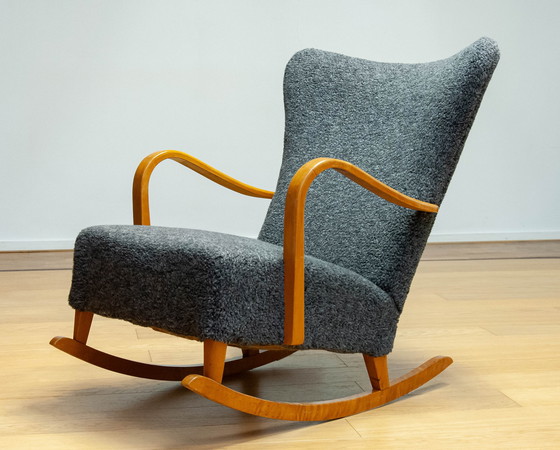 Image 1 of Fauteuil à bascule suédois de 1940