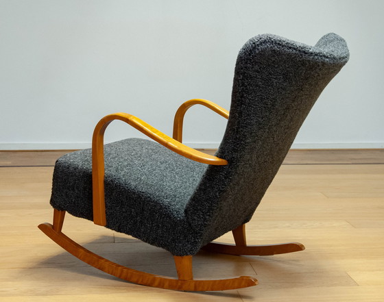 Image 1 of Fauteuil à bascule suédois de 1940