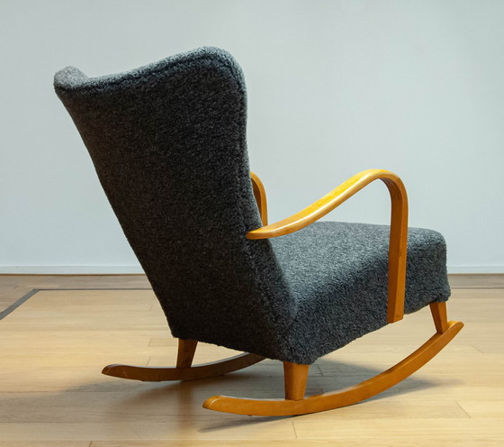 Image 1 of Fauteuil à bascule suédois de 1940