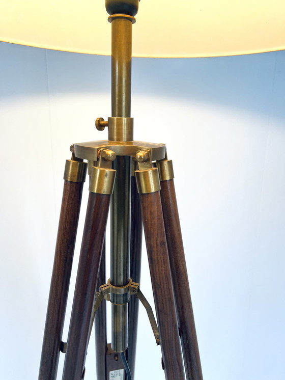 Image 1 of Lampe tripode en laiton et teck