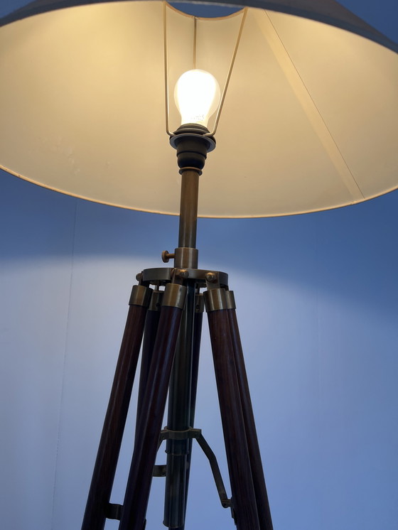 Image 1 of Lampe tripode en laiton et teck