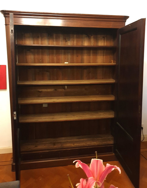 Mahogany (Dinnerware) Cupboard