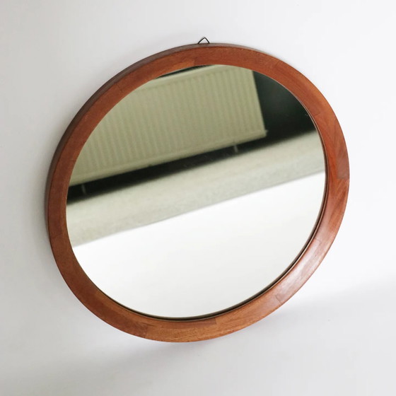 Image 1 of Miroir rond vintage au design danois avec cadre en teck