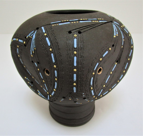 Image 1 of Portacandele antropomorfo in ceramica scarificata con design vintage stampato