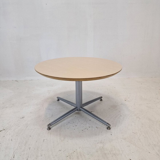 Image 1 of Vintage round coffee table by Artifort