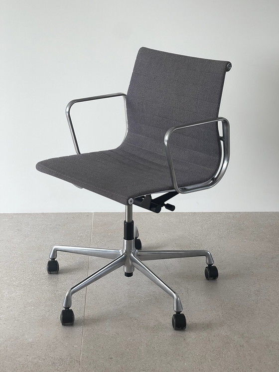 Image 1 of Vitra Charles & Ray Eames Office Chair EA117