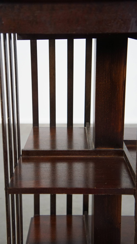 Image 1 of Molino de libros de madera con tapa de cuero verde y ruedas