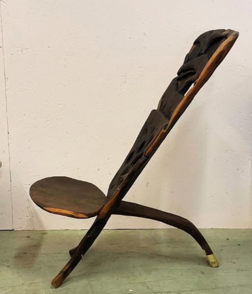 Chaise africaine sculptée en bois