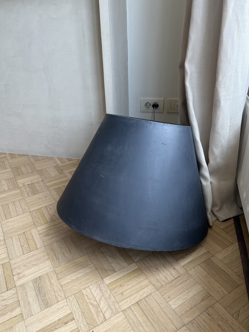 Lampadaire d'intérieur en béton noir Eaunophe L Patrick Paris Serax