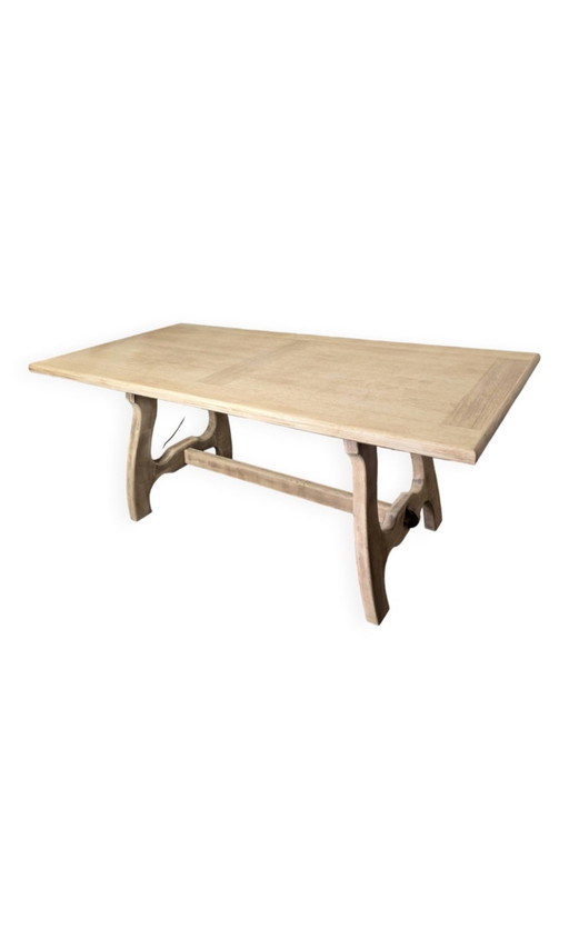 Table in Guillerme and Chambron oak