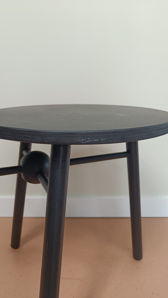 Image 1 of Mesa auxiliar de diseño con portabotellas de vino