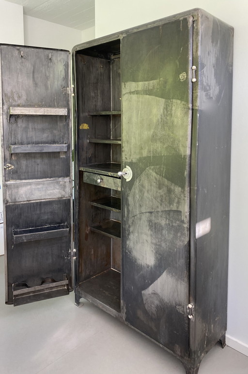 Armoire industrielle en acier