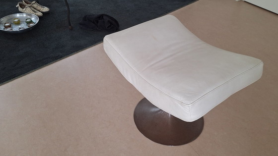 Image 1 of Fauteuil en cuir Lion avec pouf