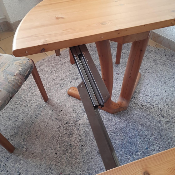 Image 1 of Dining table Drylund round, solid wood, extendable, 4-8 seats, very good condition