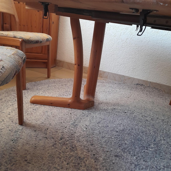 Image 1 of Dining table Drylund round, solid wood, extendable, 4-8 seats, very good condition