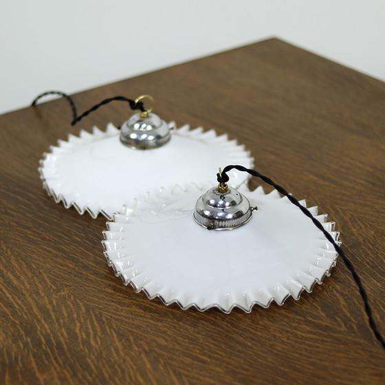 Image 1 of Ensemble de lampes suspendues en opaline