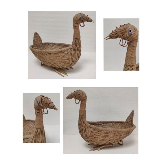Image 1 of Vintage bird-shaped zoomorphic basket in woven wicker, 1960