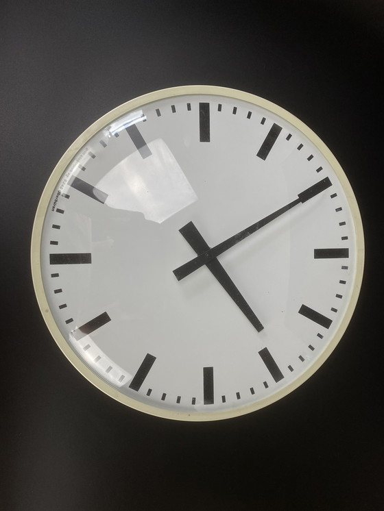 Image 1 of Horloge murale design industriel suisse