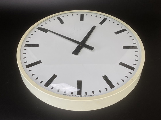 Image 1 of Horloge murale design industriel suisse