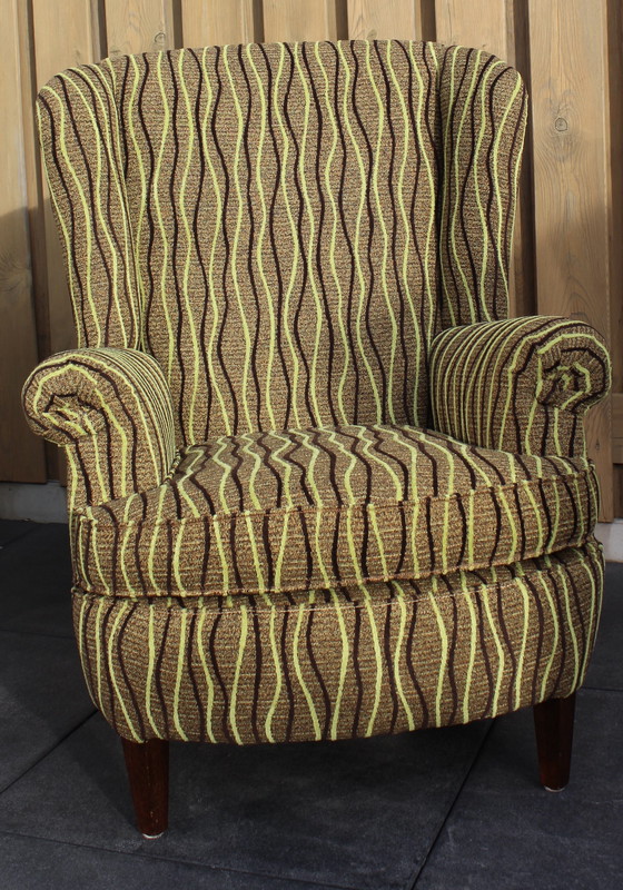 Image 1 of Fauteuil classique moderne à oreilles